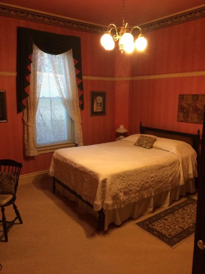 Antique Mansion B & B Rutland Exterior photo