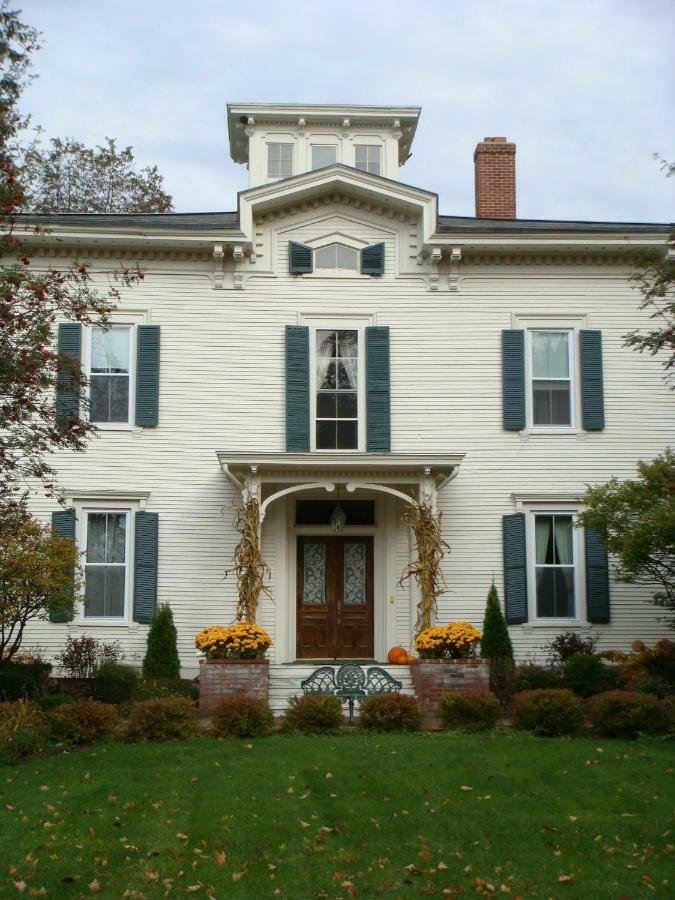 Antique Mansion B & B Rutland Exterior photo