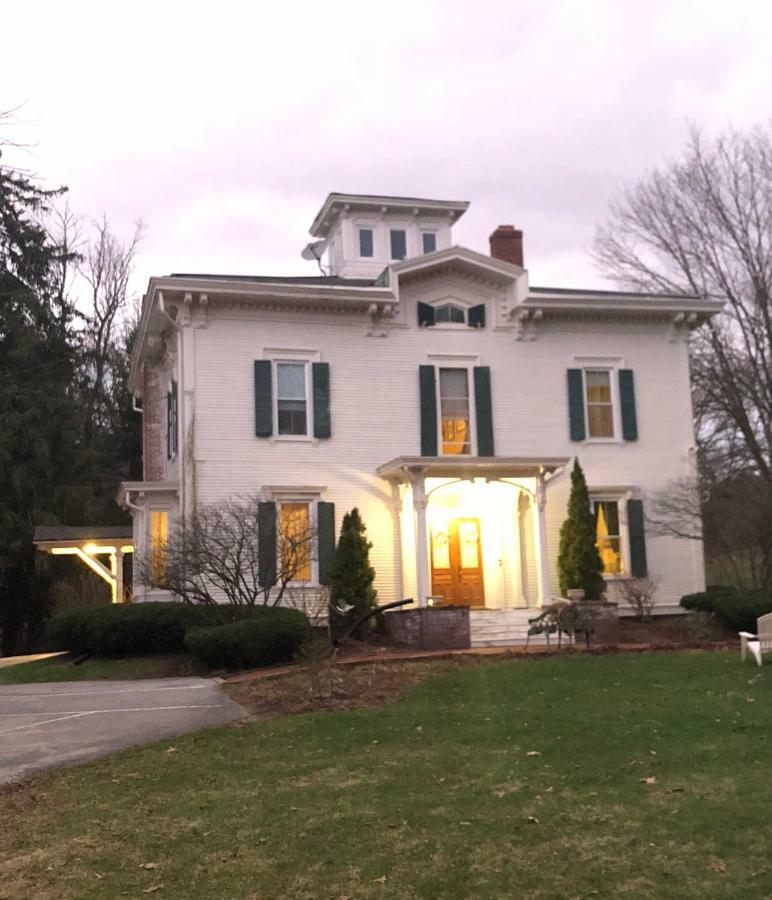 Antique Mansion B & B Rutland Exterior photo